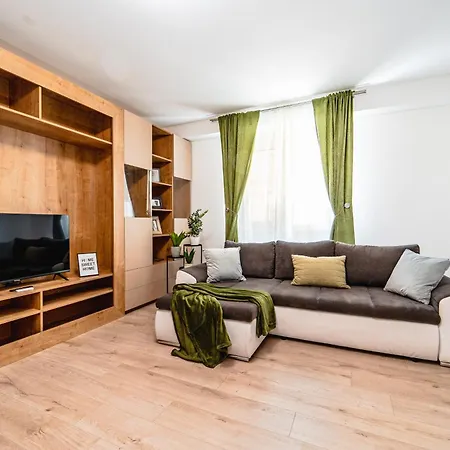 Athena - Inima Pietei Unirii - By Openhouse Timişoara